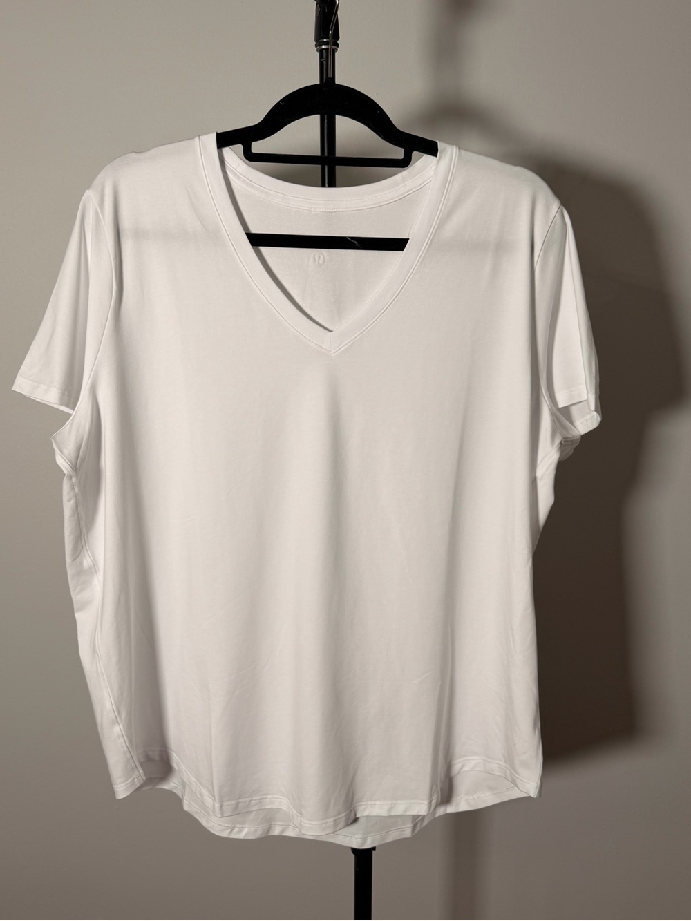 NWOT New Lululemon Love V-Neck T-Shirt - Picture 4 of 7